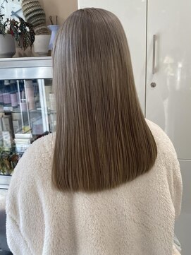 フィグバイアルテフィーチェ(fig by artefice) ハイトーンベージュカラー