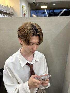 ダズルヘアラッシュ(DAZZLE hair RUSH) センターパート好き必見!さりげないローライトカラーで差別化!