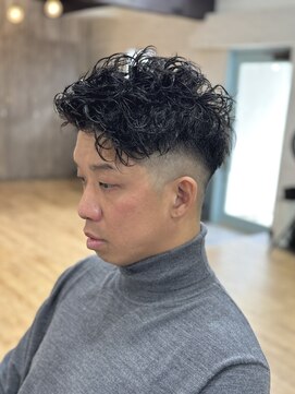 スカイ(SKY) ツイスパ/波巻き/眉毛/バーバー/ニュアンスパーマ/ブリーチ