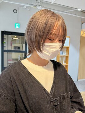 リイチ(LIICHI) 2ケアブリーチ ミルクティーグレージュ × ショートウルフ