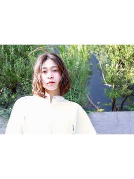 リューデパルティル(lieu de PARTIL) ミディアムボブのパーマスタイル