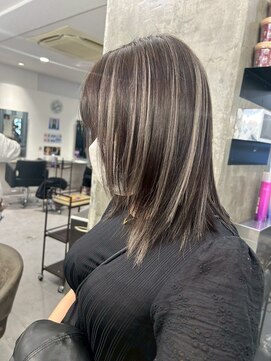 キング(K!ng) ハイライトカラーミルクティーベージュレイヤーカット