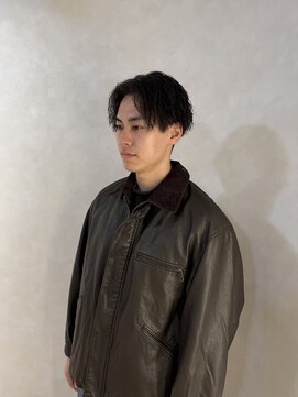 ウノプリールヴァモス(unopulir Vamos) ツイスパメンズセンターパート刈り上げ