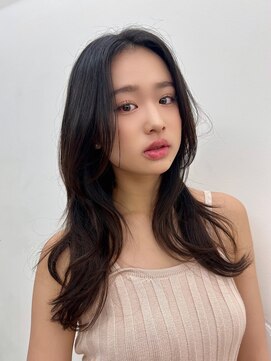 ヒュー 広島(HEW) くびれ顔まわりレイヤーカット大人かわいいオリーブヘア20代30代