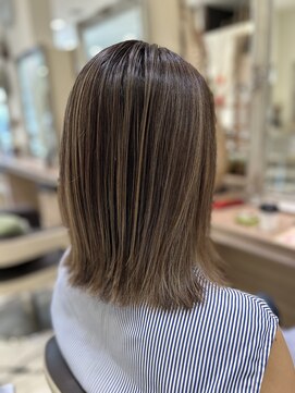 アッシュ 戸田公園店(Ash) デザイン性ある白髪ぼかしハイライト