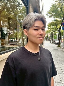 メリケンビューティーパーラー コウベ(MERICAN BEAUTY PARLOR KOBE) メンズカット刈り上げセンターパートホワイトカラーサーフカール