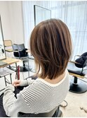 外ハネ切りっぱなしのレイヤーボブ