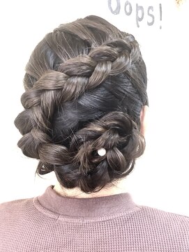 ヘアーメイク ウープス(hair make Oops!) 編み込みスタイル