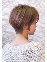メーヴェ(Mowen) mowen 南堀江　丸みショート×ミルクティーベージュ×外国人風