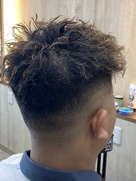 フラミンゴ ヘアデザイン スキンフェード×ツイスト