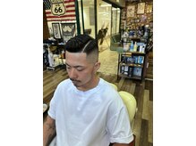 シックスバーバーショップ(SIX BARBER SHOP)