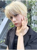 NUDEハイトーンブロンド 前髪ありショート束感マッシュショート