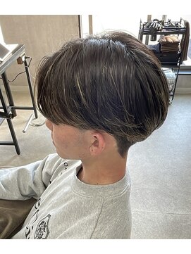 トリコ(ToricO) ニュアンスセンターパート　刈り上げショート