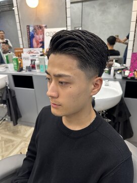 ドッグス 柏(Dawgs) フェザーパーマ サーフカール 刈り上げセンターパート