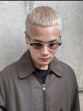 オーシャントーキョー ホワイト 原宿(OCEAN TOKYO WHITE) 金髪クロップスタイルフェード