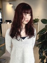 ゼストプラス(ZEST plus) 深みレッドカラー×抜け感前髪カットで小顔に見せるスタイル