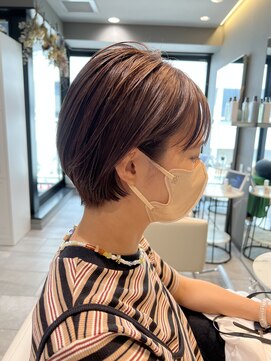 ミラバイケンジ 藤沢(Mira by KENJE) 広がる髪を抑える丸みショート/30代/40代/50代[藤沢/ショート]