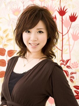 ゼルニイガタ(ZELE NIIGATA) エアリーな毛束感でふんわりキュートなスタイル