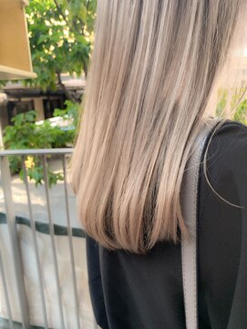 カリーナコークス 原宿 渋谷(Carina COKETH) ミルクティー（ケアブリーチ、ダブルカラー、インナーカラー）