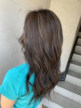 エミュー(emue) 外国人風『サマーカラー』ハイライトカラー×グレージュ　木ノ下