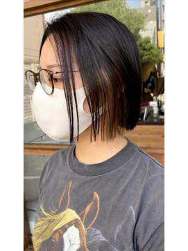 リン(Lin) ぱつっとストレートボブ/イヤリングカラー