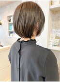 福山市美容室Caary人気 秋ヘア丸みショートボブ青みベージュ
