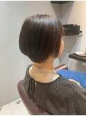 襟足はタイトなショートスタイル