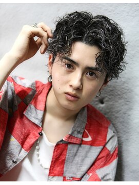 ダズルヘアーエイチ(DAZZLE hair H) かき上げセンターパート/ツイストスパイラルパーマ