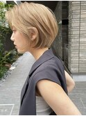 海外ヘア ハイトーン耳掛けボブ プラチナブロンド 表参道A0805