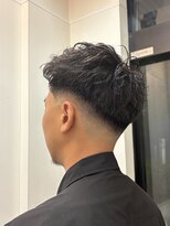 ヘアーアンドグルーミング ヨシザワインク(HAIR&GROOMING YOSHIZAWA Inc.)&nbsp;束感ピンパーマフェードカットメンズ眉毛カット