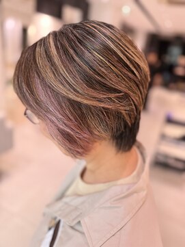 ステア ケース(stair case) 根元が伸びても気になりにくい地毛×ハイライト　脱白髪染め