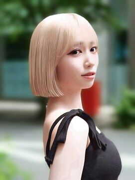 ココラー(COCOlar) ぱっつんボブハイトーンカラー