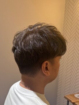 ムーン ティコブラーエ(moon tico brae) フェザーパーマ/シャドウパーマ/刈り上げセンター