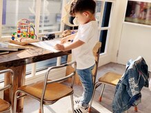 １、子連れで行っても大丈夫ですか？　２、妊婦でも大丈夫ですか？　３、友達と同時来店は可能ですか？