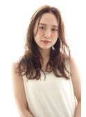 ホワイトアッシュハイライトの黒髪エアリーミディショートパーマ