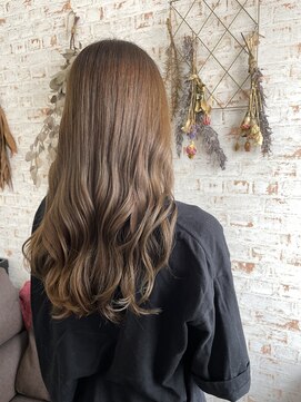 アカイトビラ ヘアケアサロン(AKAI TOBIRA Hair Care Salon) ロング×ハイトーンアッシュ