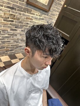 ミリオンバックス 御徒町店(Million Backs) スペインカール/束感ショート/波巻き<理容室>[メンズ]