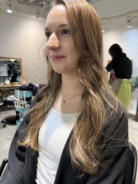 ロア インターナショナル 新宿店(LoA International) Balayage / ombre / long layer/ curtain bangs / Engdlish