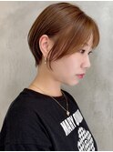 首やデコルテがキレイに見える、小顔効果の高いショートボブ
