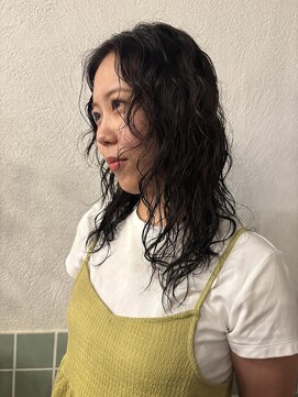ニーム(nimes) kaon ロングパーマ 顔まわりレイヤー