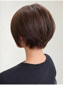 大人上品襟足スッキリ骨格補正耳掛けショート暗髪艶ボブ