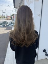 コジック ヘアアンドアイ(Cogic hair & eye)&nbsp;ゆるふわウェーブロング透明感ベージュカラーレイヤーカット