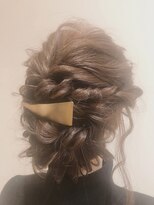 ヘアサロン トラヴィス(hair salon Travis)&nbsp;バレッタを使った編み込みアレンジ