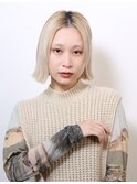ブロンド切りっぱなしボブ