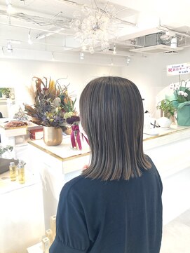 エミュスト(Emuest) ナチュラルのバレイヤージュ