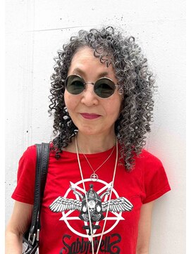 ラブ ロック Love' Lock グレイヘアのスパイラルパーマ・白髪のスパイラルパーマ