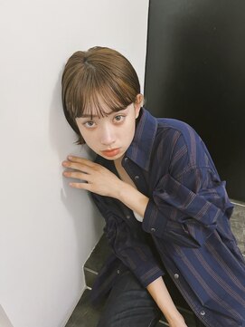 ヒュージ 三軒茶屋(huge) ハンサム耳掛けショート_外ハネボブ_クールボブニュアンスカラー