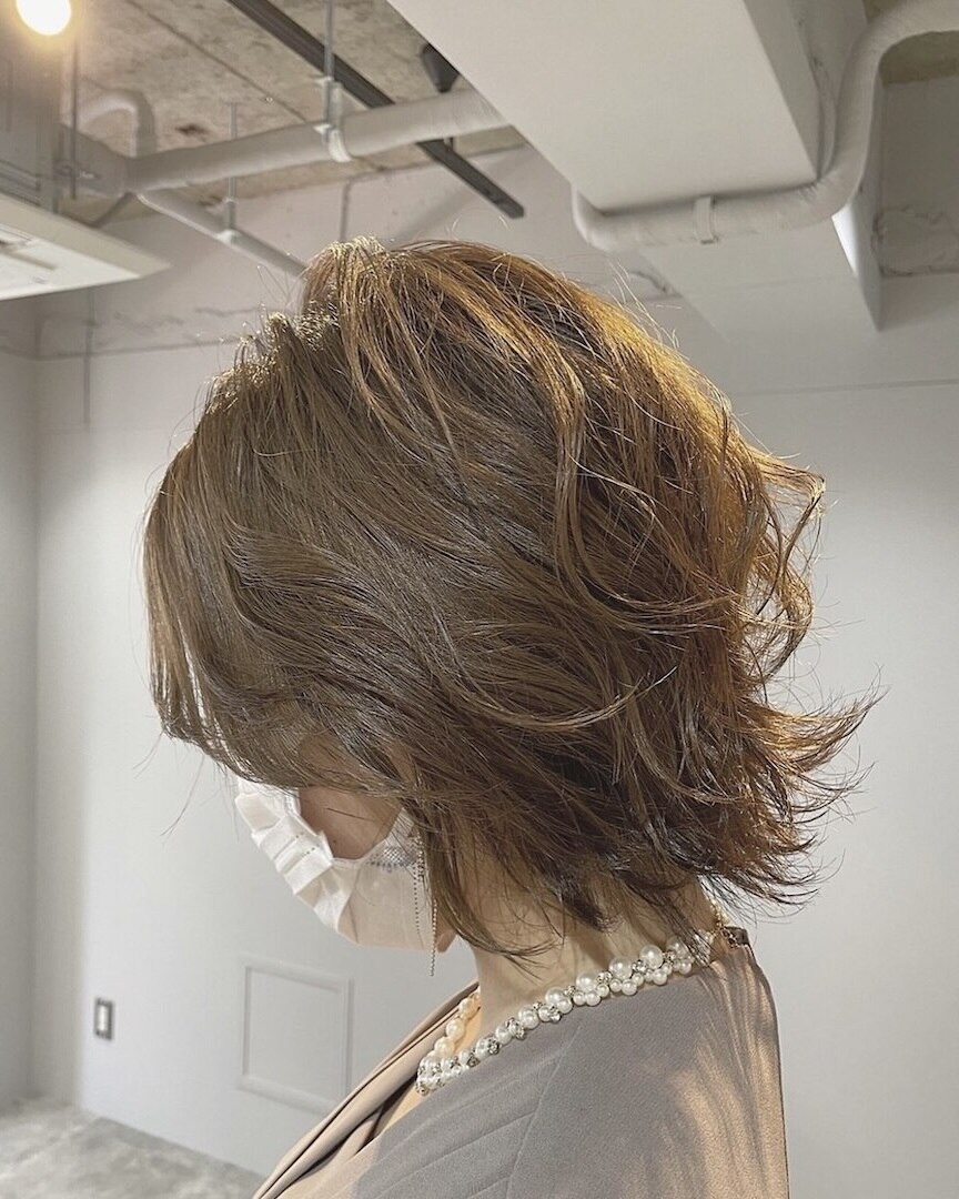 くびれ×外はね×くせ毛×ノンブリーチベージュ：L117798509｜エイド 都立