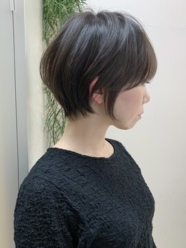 ミィ 表参道(mee.) 【mee.】ハセガワヒトシ　くびれ耳かけ　大人可愛い　ショート