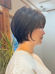 丸みショートヘアピンクベージュカラーミルクティーベージュ